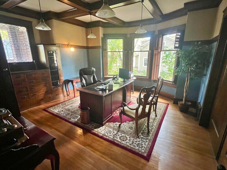 More Photos Of 232 S Batavia Ave, Batavia Office For Sale