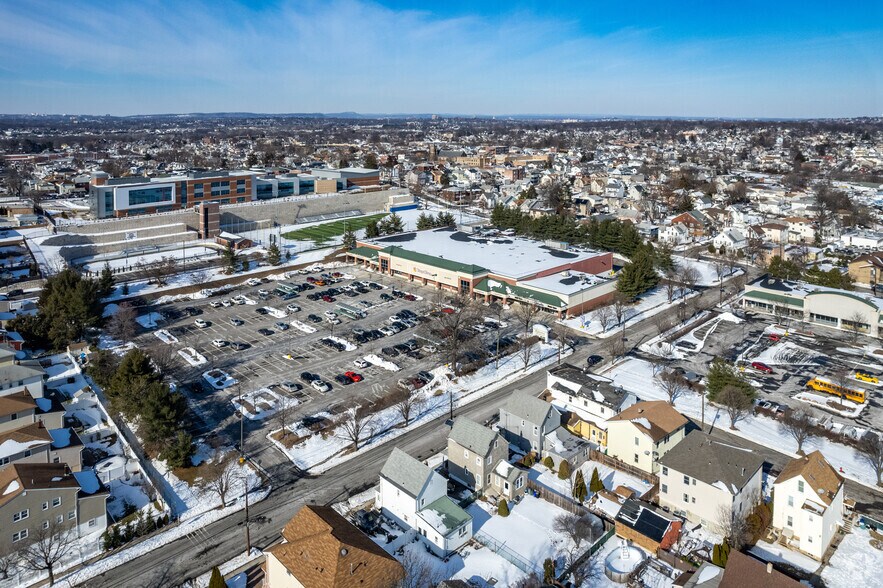 More Photos Of 425 Lewandowski St, Lyndhurst General Retail For Lease