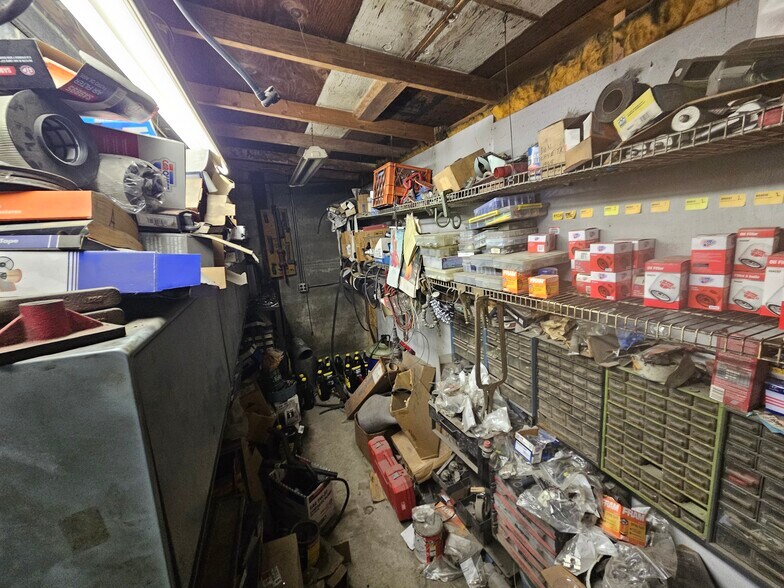 More Photos Of 1737 S Burlington Rd, Bridgeton Flex For Sale