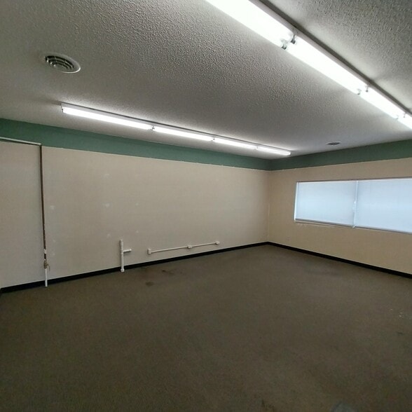 More Photos Of 202 W 27th St, Scottsbluff Freestanding For Sale