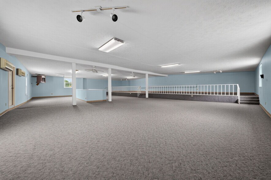More Photos Of 2539 W Prospect Rd, Ashtabula Storefront For Sale