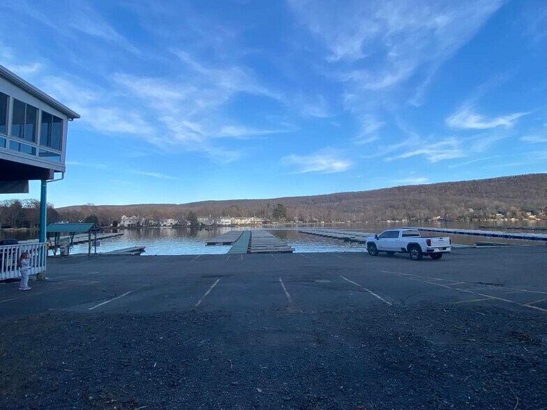 More Photos Of 634 Jersey Ave, Greenwood Lake Marina For Sale