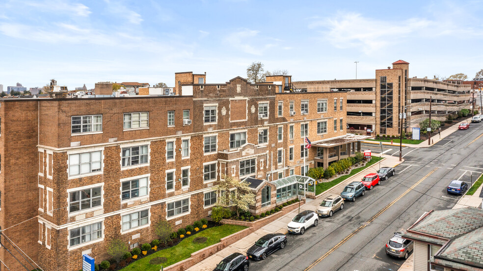 Primary Photo Of 206 Bergen Ave, Kearny Medical For Lease