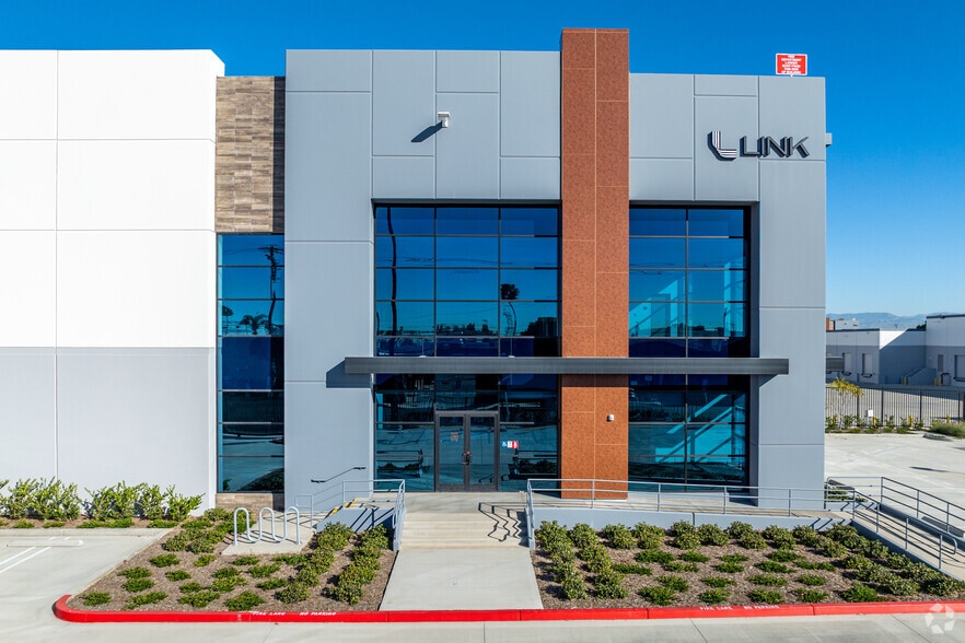 More Photos Of 112 W Alondra Blvd, Gardena Unknown For Lease