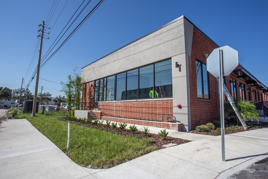 More Photos Of 1900 Diversified Way, Orlando Light Distribution For Lease