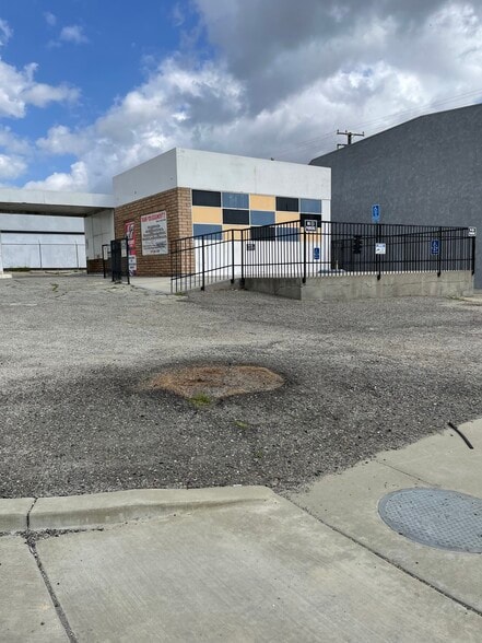 More Photos Of 125 E 6th St, Beaumont Auto Repair For Sale