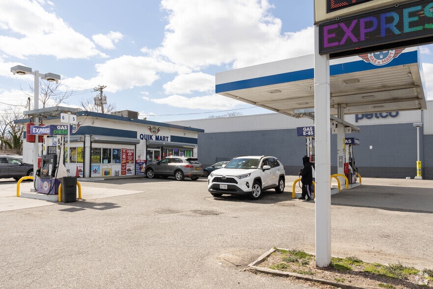 More Photos Of 820 Sunrise Hwy, Baldwin Service Station For Sale