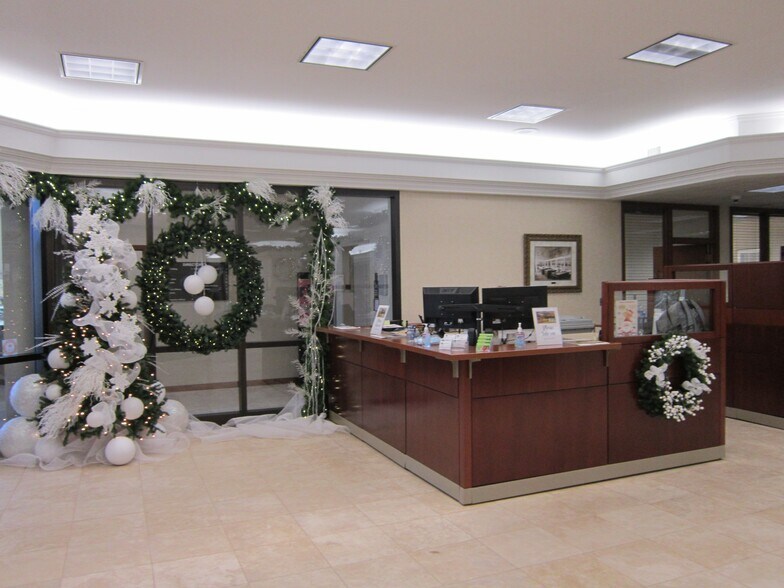 More Photos Of 1398 Central Ave, Dubuque Office For Sale