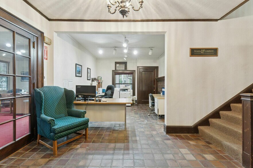 More Photos Of 2318 S 1st Ave, Minneapolis Office For Sale