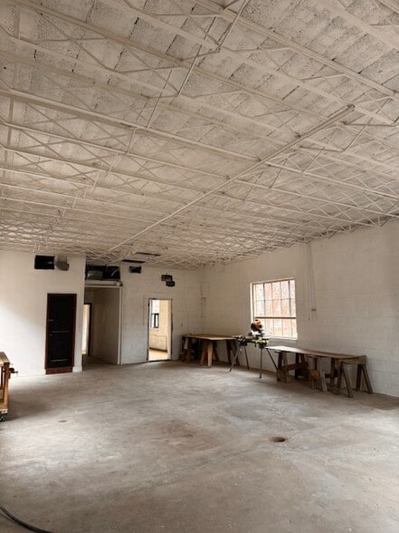 More Photos Of 1032-1038 12th Ave, Grafton Flex For Lease