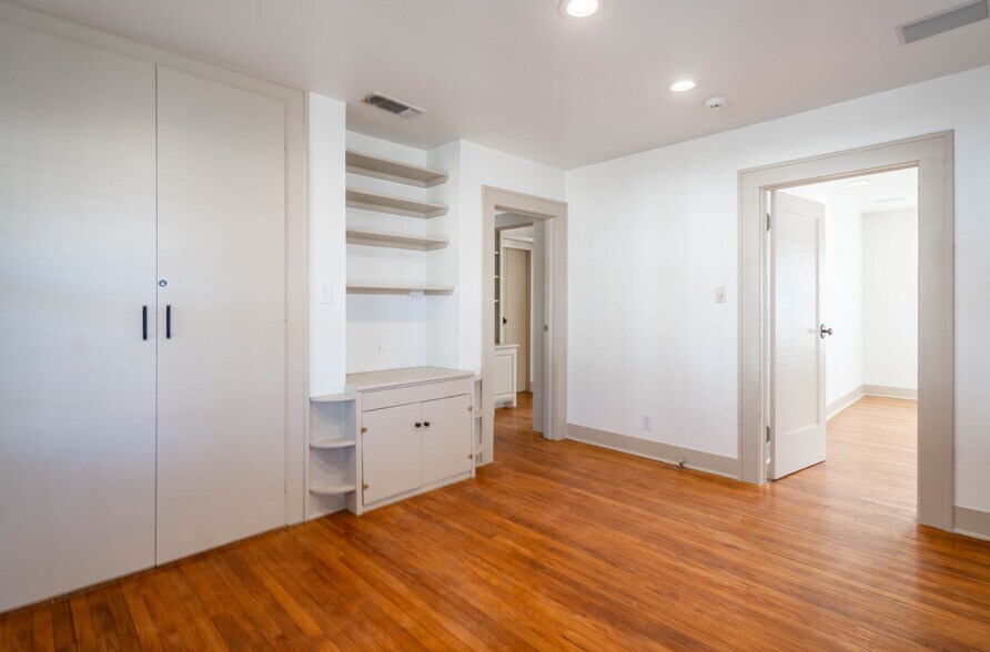 More Photos Of 1107 W Illinois Ave, Midland Office For Lease