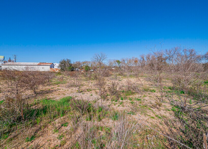 Primary Photo Of 1561 Pierce Street, Luling Land For Sale