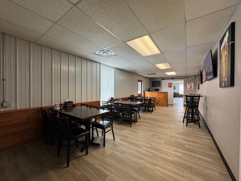 More Photos Of 18 N 4th St, Gosport Storefront Retail Office For Sale