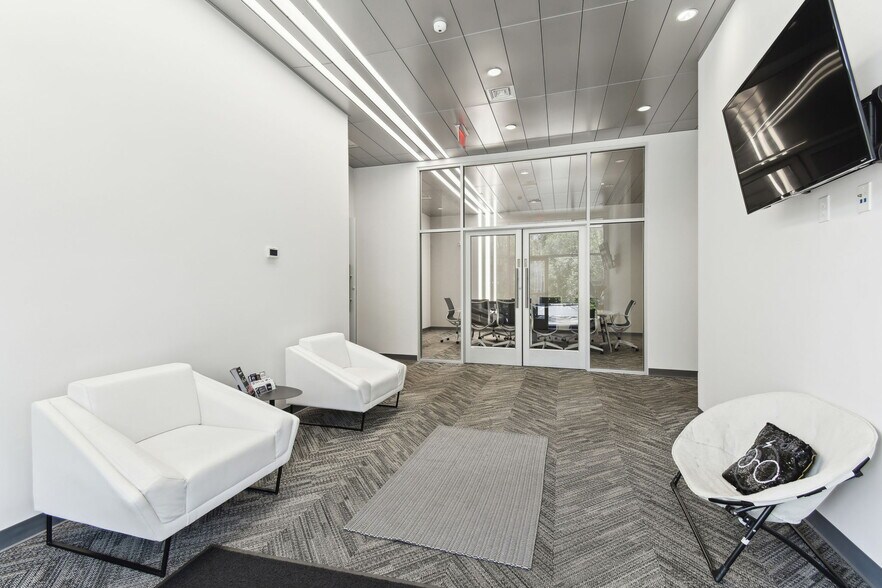 More Photos Of 924 Hale Ave, Brooksville Office For Sale