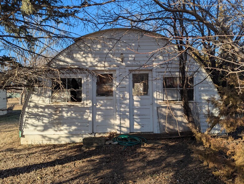 More Photos Of 340 Elm St E, Canova Sports And Entertainment For Sale