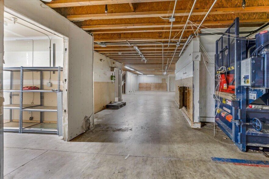 More Photos Of 580 N 11th Ave, Hanford Freestanding For Lease