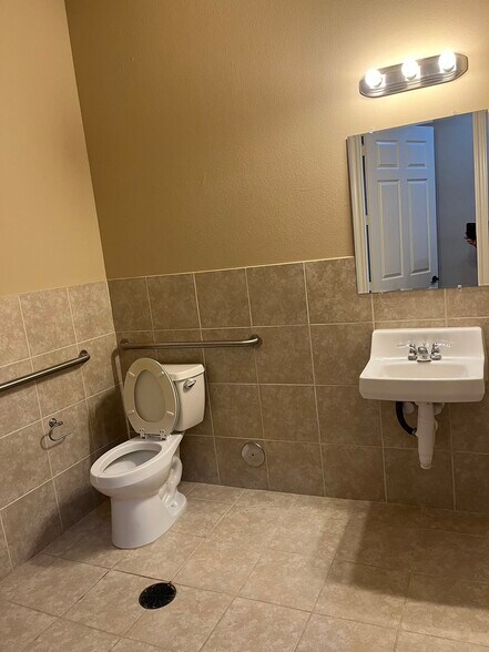 More Photos Of 4501 Cartwright Rd, Missouri City Unknown For Lease