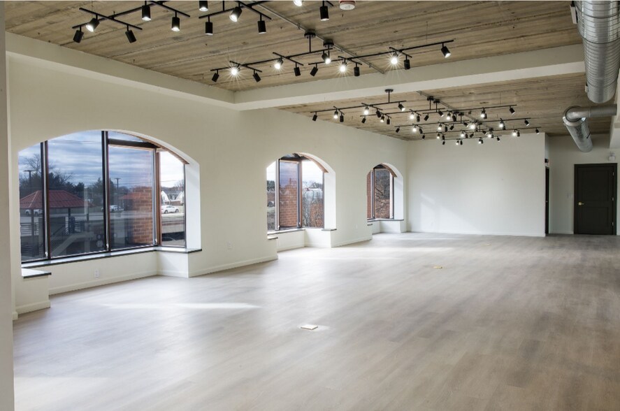 More Photos Of 22 W State St, Media Office For Lease