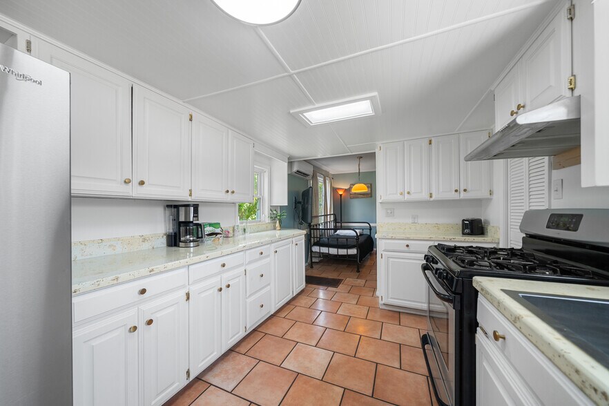 More Photos Of 741 Park Ave, Hot Springs Hotel For Sale