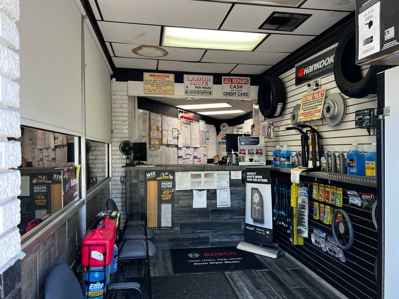 More Photos Of 4585 Amboy Rd, Staten Island Auto Repair For Sale