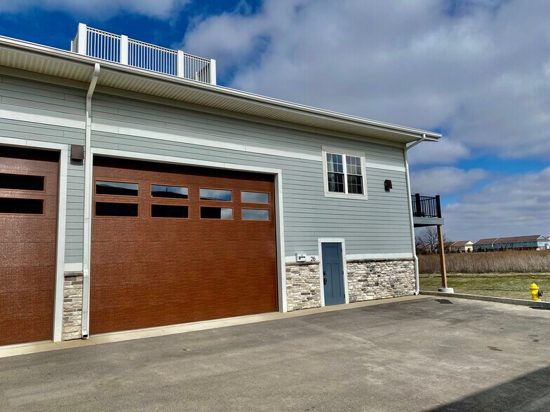 More Photos Of 17745 Motor District Cir, Westfield Showroom For Sale