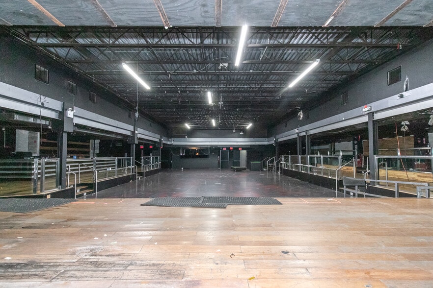 More Photos Of 56-15 Northern Blvd, Woodside Showroom For Sale