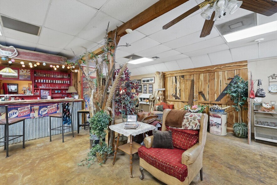 More Photos Of 206 W McCart St, Krum Storefront For Sale