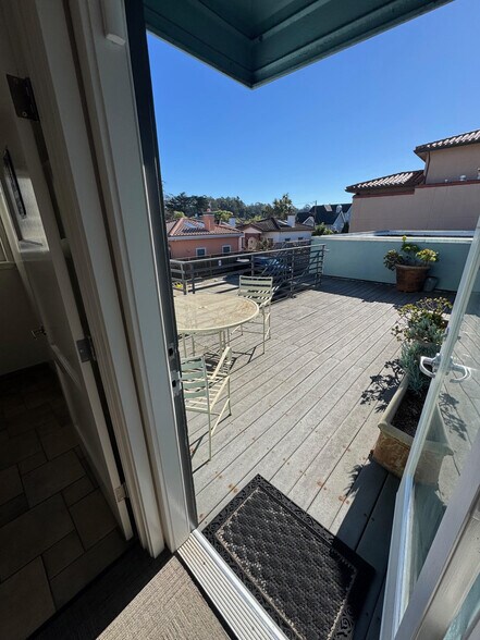 More Photos Of 637 Main St, Half Moon Bay Office For Lease