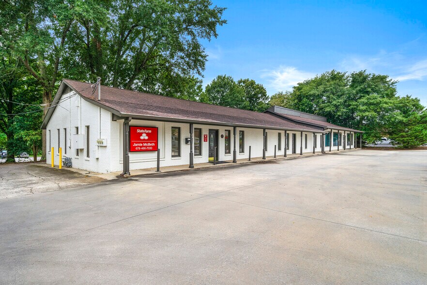 More Photos Of 125-145 E Georgia Ave, Fayetteville Freestanding For Sale