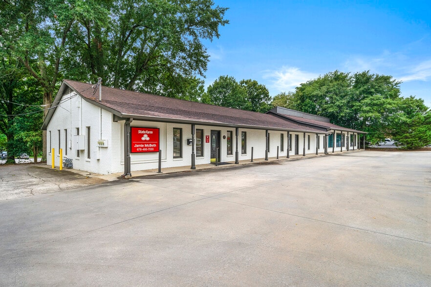 More Photos Of 125-145 E Georgia Ave, Fayetteville Freestanding For Sale