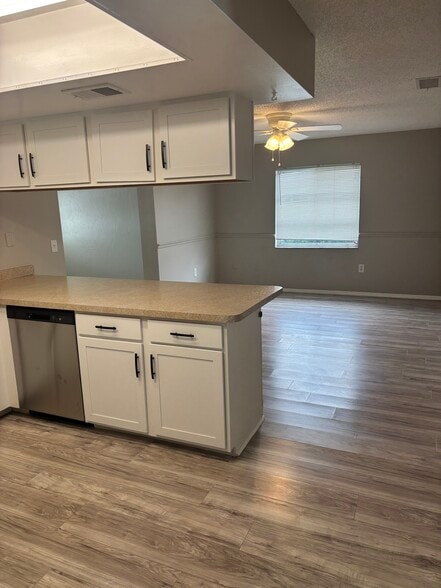 More Photos Of 5715 26th St W, Bradenton Office For Sale