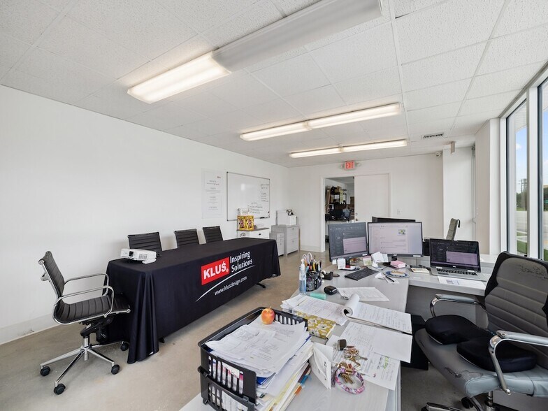 More Photos Of 675 US Highway 1, Vero Beach Warehouse For Lease