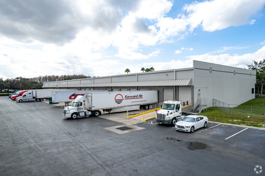 More Photos Of 2425 E Landstreet Rd, Orlando Warehouse For Lease