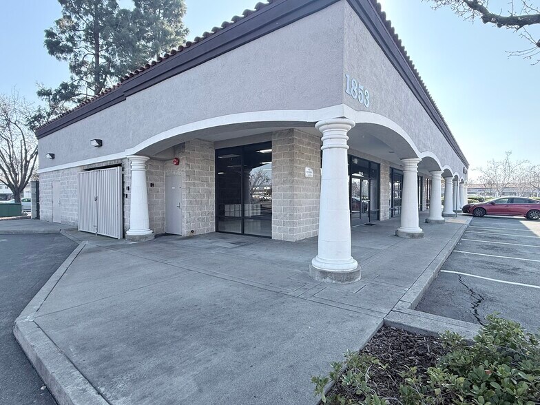 More Photos Of 1701-1991 Monument Blvd, Concord Unknown For Lease