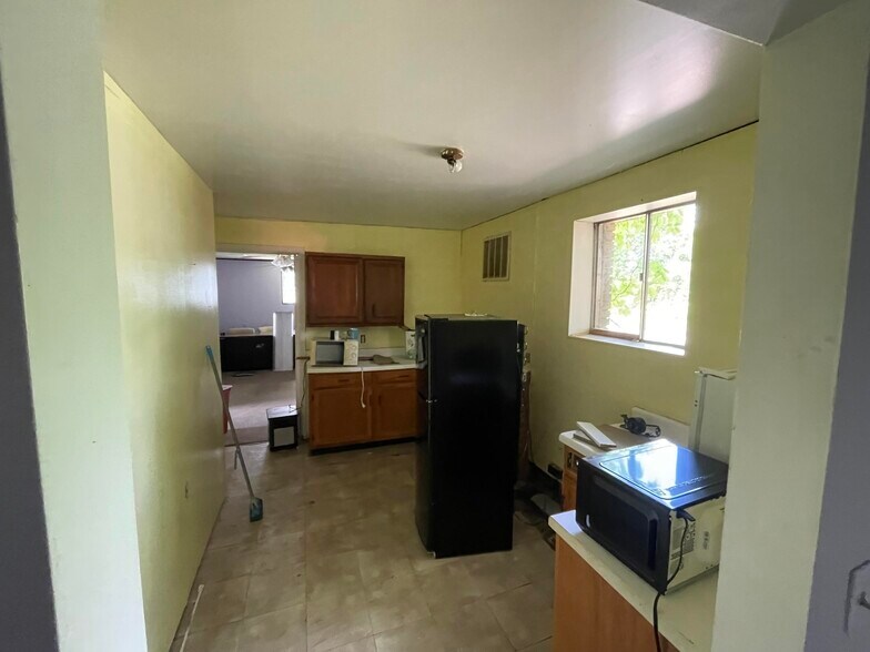 More Photos Of 161 Court St, Whitley City Office For Sale