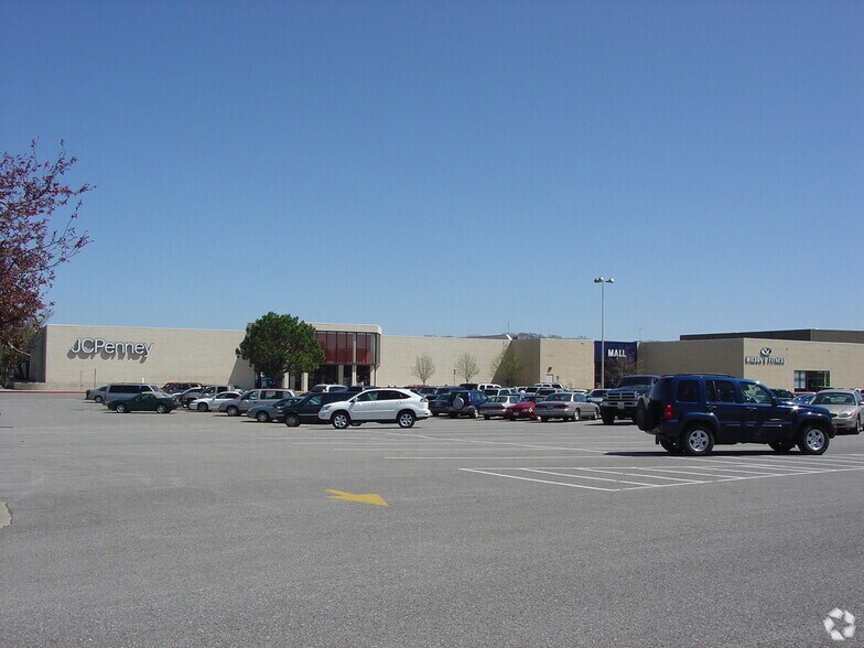 More Photos Of 3600 Country Club Dr, Jefferson City Unknown For Lease