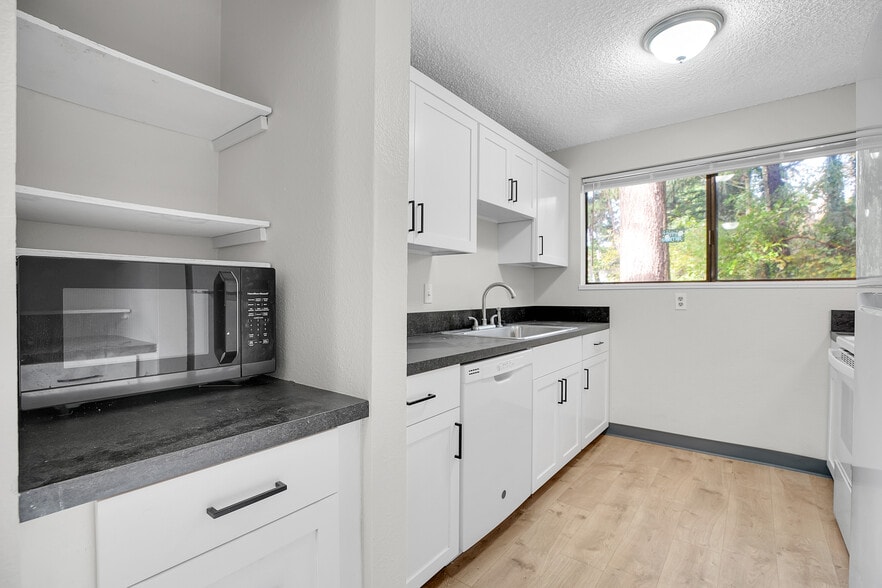 More Photos Of 17792 Webster Rd, Gladstone Apartments For Sale