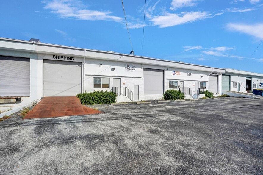 More Photos Of 2521 NE 4th Ave, Pompano Beach Flex For Lease