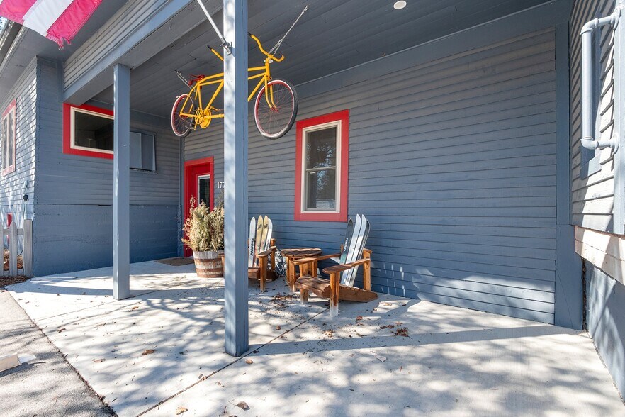 More Photos Of 1774 Riverside Dr, Suamico Freestanding For Lease