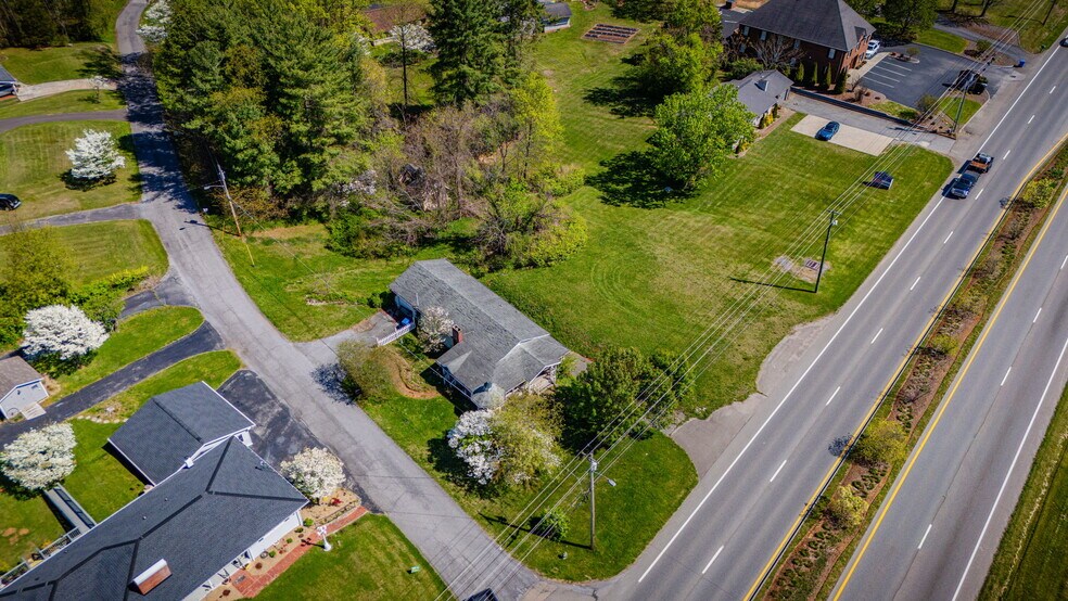 More Photos Of 1203 E Jackson Blvd, Jonesborough Office Residential For Sale