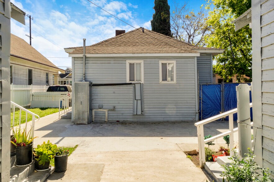 More Photos Of 515 E 21st St, Los Angeles Apartments For Sale