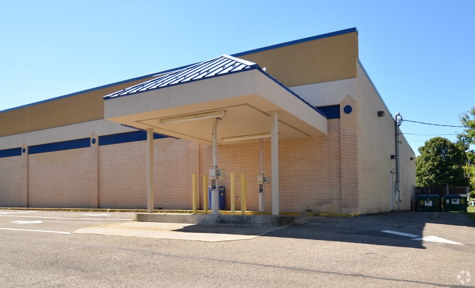 More Photos Of 827 N Center St, Corry Drugstore For Lease