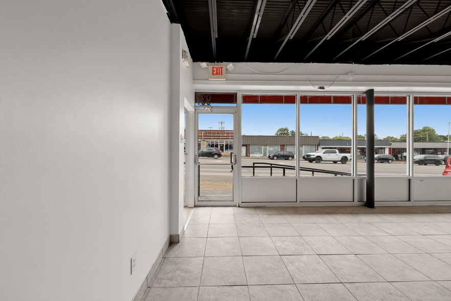More Photos Of 937 Winchester Rd, Lexington Storefront For Lease