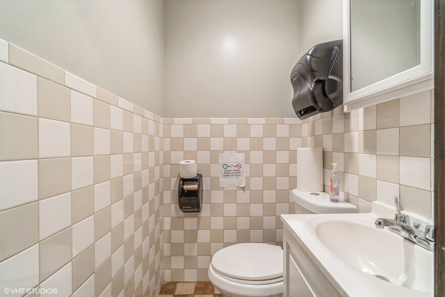 More Photos Of 3425 Dempster St, Skokie Office For Lease