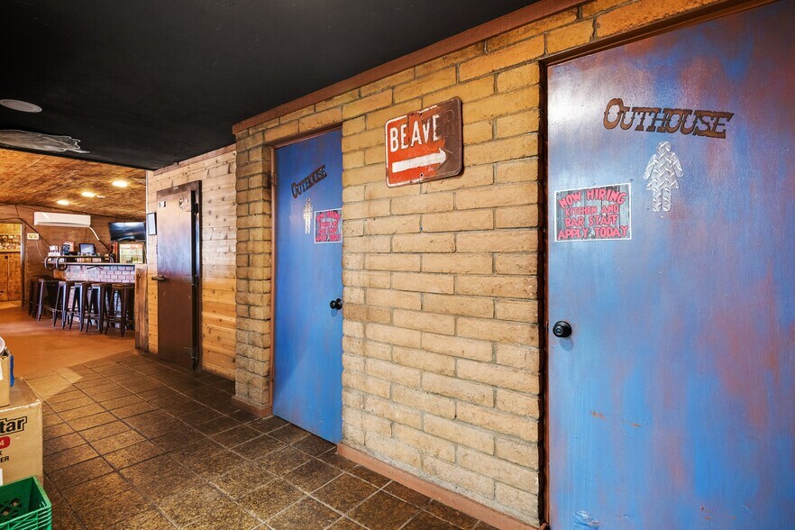 More Photos Of 1200 N Jefferson Dr, Oracle Bar For Sale