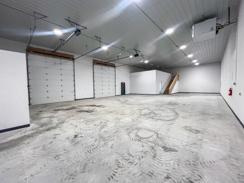 More Photos Of 449 Cimarron dr, Box Elder Warehouse For Lease