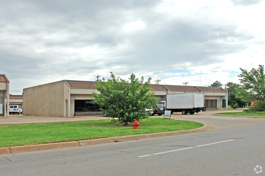 Primary Photo Of 241 W Wilshire Blvd, Oklahoma City Light Manufacturing For Lease