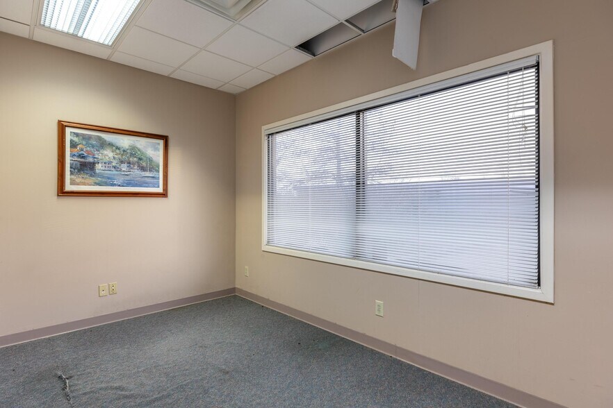 More Photos Of 1494 Stuart Rd NE, Cleveland Medical For Lease