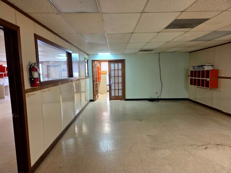 More Photos Of 2222 Belt Line Rd, Garland Religious Facility For Lease