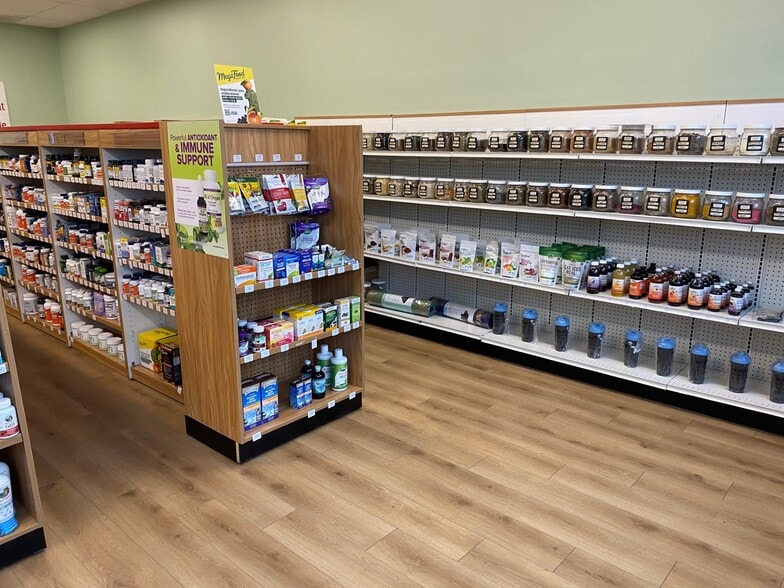 More Photos Of 243 Eastern Blvd N, Hagerstown General Retail For Lease